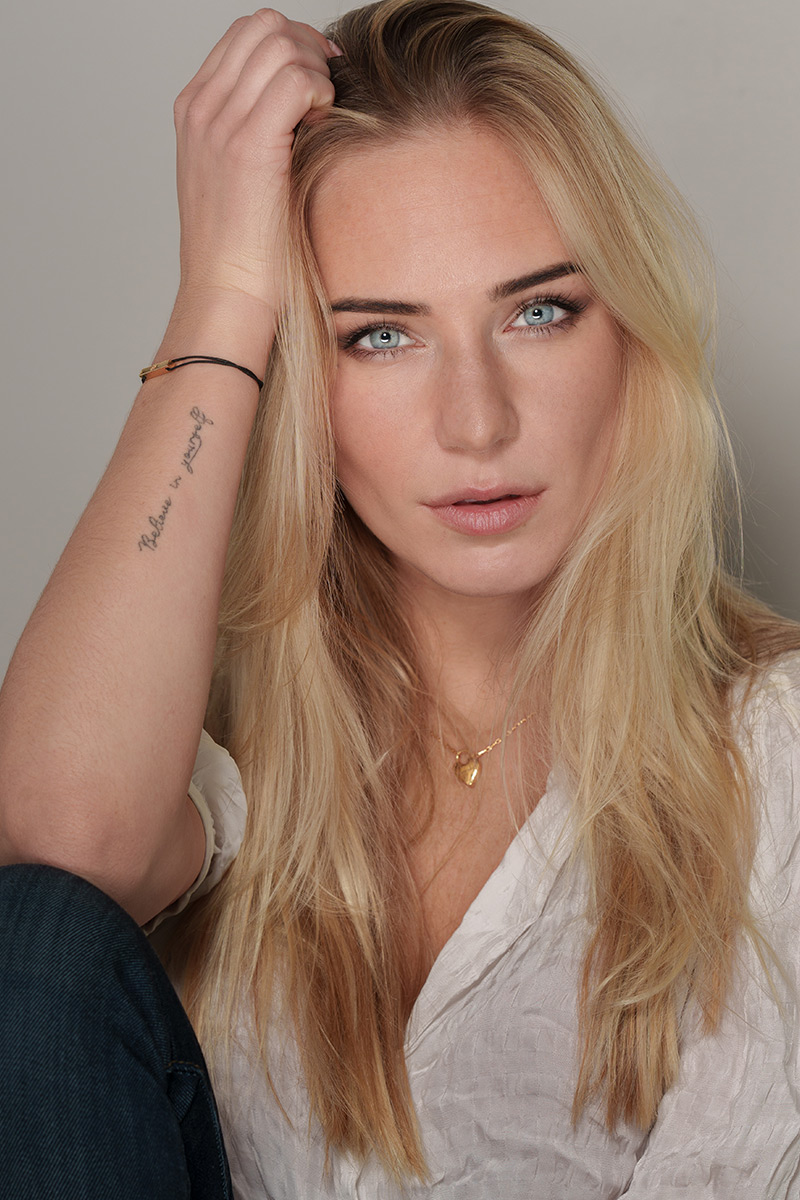 Book Photo Portrait Mannequin Professionnel - © Rodolphe Debyser – Photographe Rennes