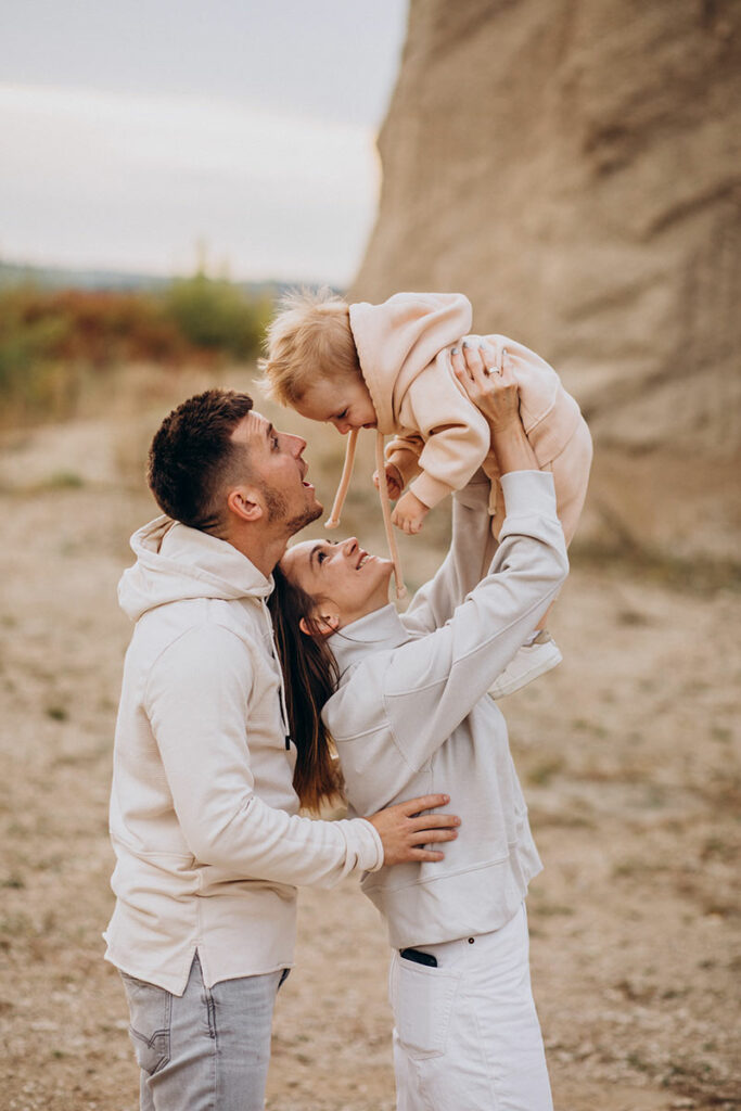 Séance photo famille Rennes - couple avec un bébé